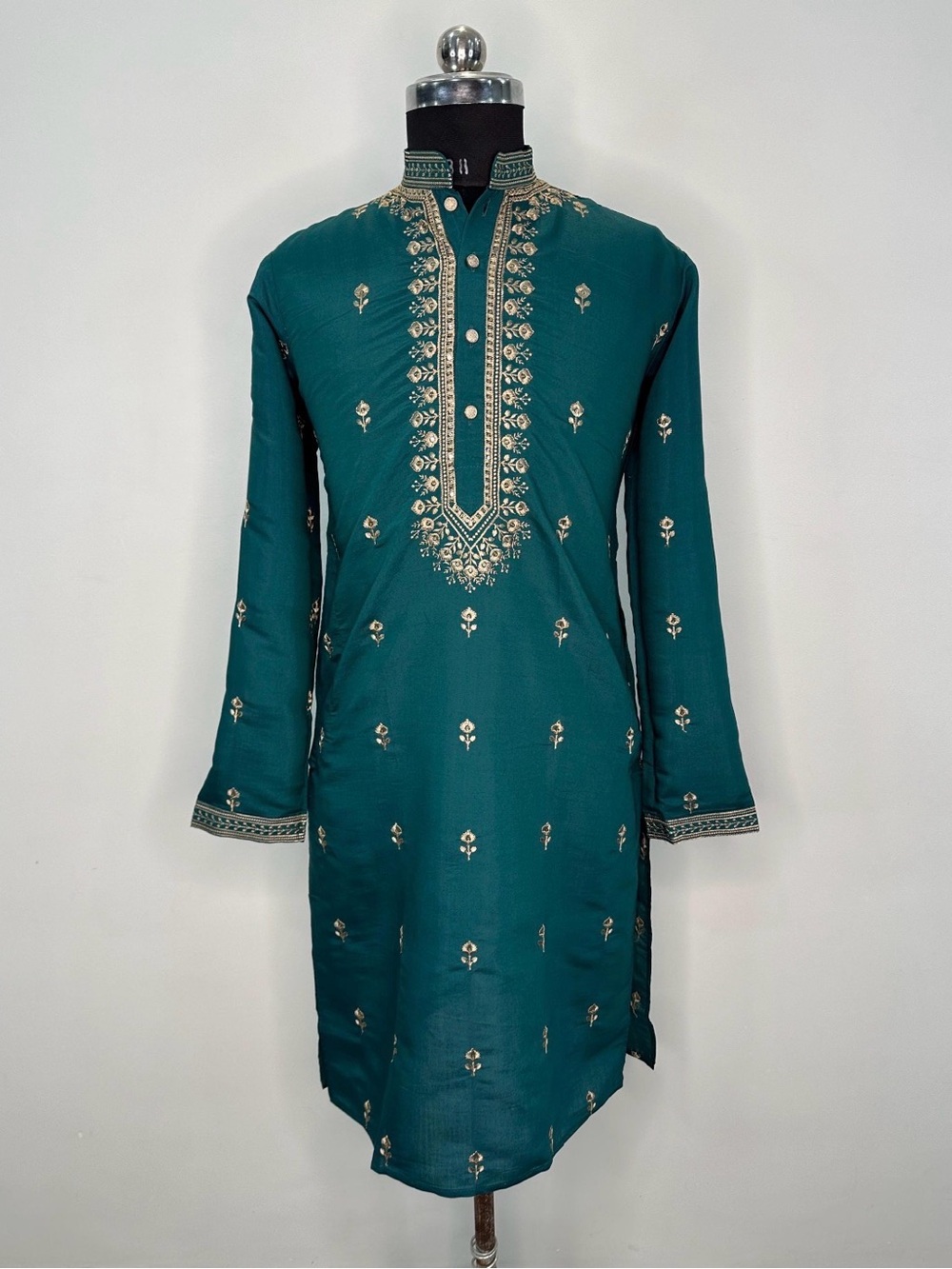 NWT Men’s Teal Embroidered Kurta Pajama Set, Size Medium